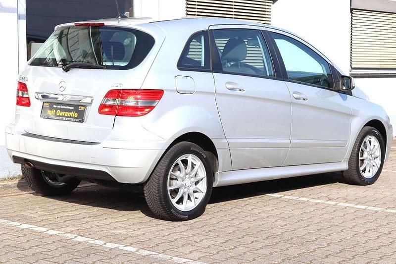 Gebraucht Mercedes B180 116 PS (85 kW) 2011 Polarsilber  metalliclack Van / Kleinbus