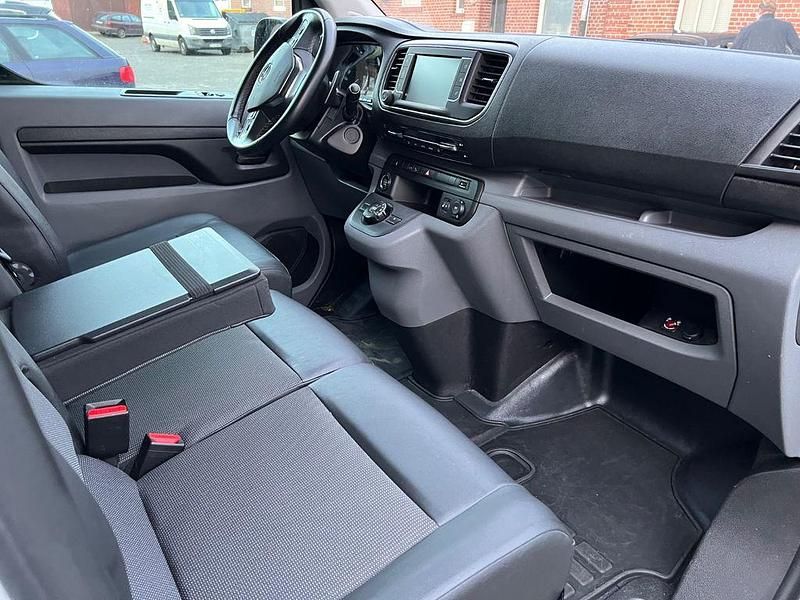 Gebraucht Opel Vivaro 177 PS (130 kW) 2020 Weiß Van / Kleinbus