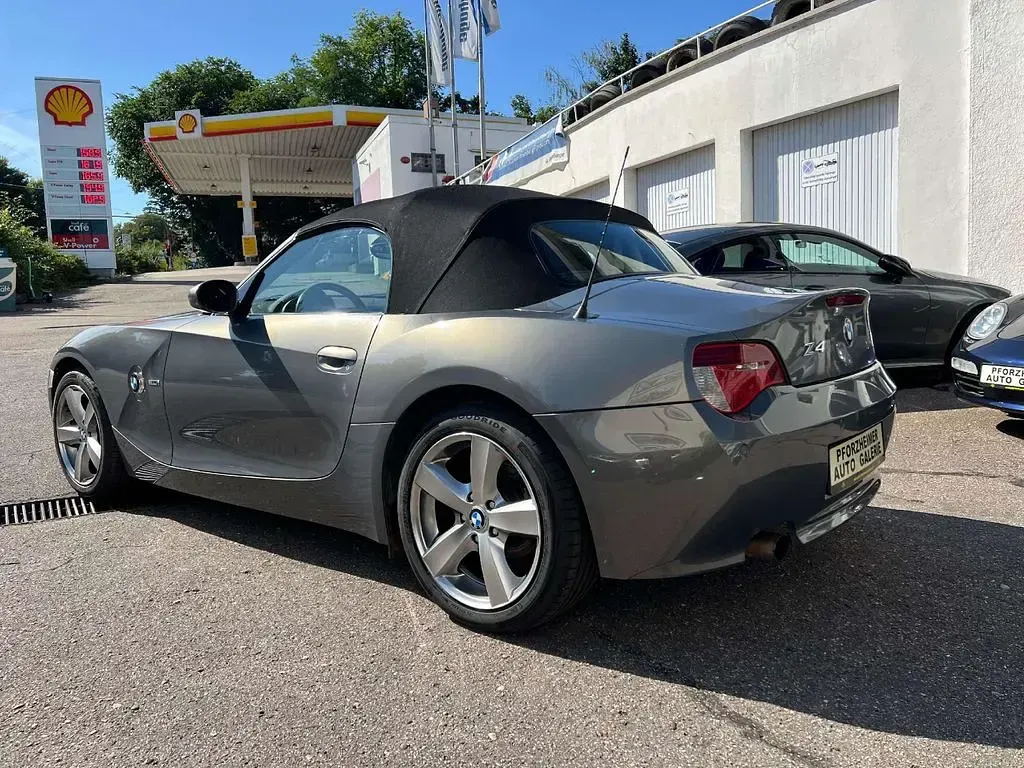 Gebraucht BMW Z4 Sport Line 150 PS (110 kW) 2009 Stratus/crema dunkel (metallic) Cabrio