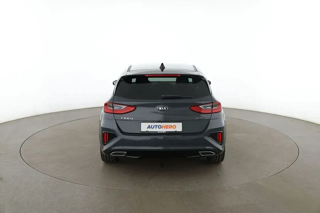 Gebraucht Kia Ceed GT GT-Line 140 PS (102 kW) 2020 Grau Limousine