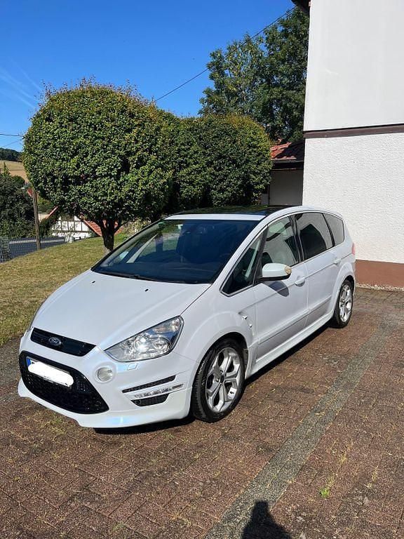 Weiß Gebraucht 2010 Ford S-MAX Titanium Van / Kleinbus | 3.500 € (Guter Preis) - Bild 1/4