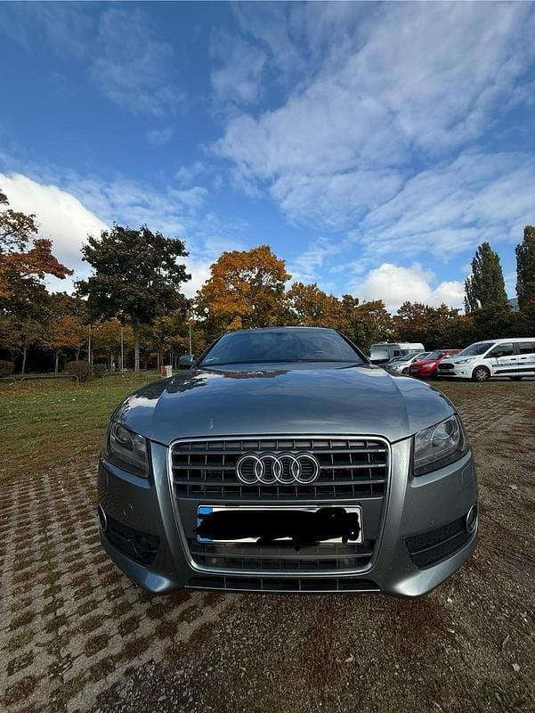 Grau Gebraucht 2011 Audi A5 Coupé | 10.000 € (Teuer) - Bild 1/4