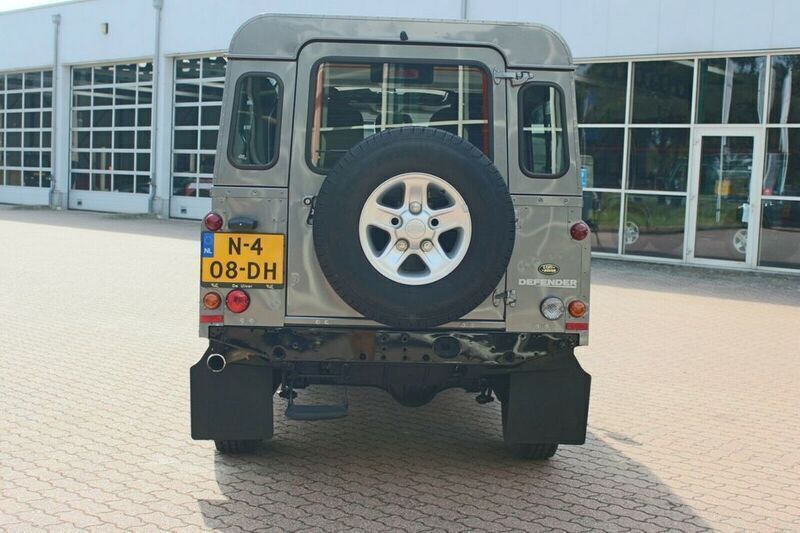 Gebraucht Land Rover Defender 122 PS (89 kW) 2009 Grau SUV