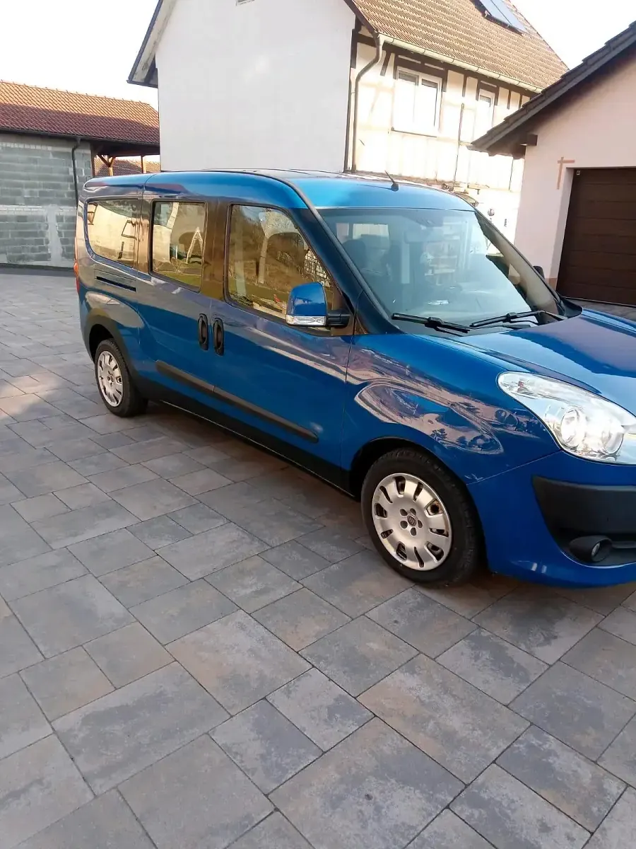 Gebraucht Fiat Doblò 105 PS (77 kW) 2011 Blau Van / Kleinbus