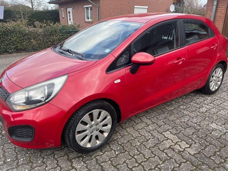 Gebraucht Kia Rio Edition 7 108 PS (79 kW) 2011 Rot Kleinwagen