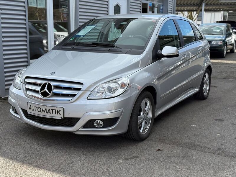 Silber Gebraucht 2010 Mercedes B200 Van / Kleinbus | 8.750 € (Etwas zu teuer) - Bild 1/4