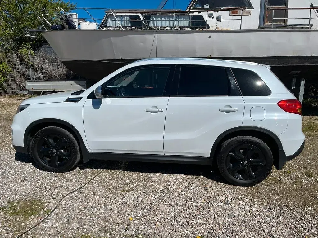 Second-hand Suzuki Vitara 140 CP (102 kW) 2017 Argintiu SUV