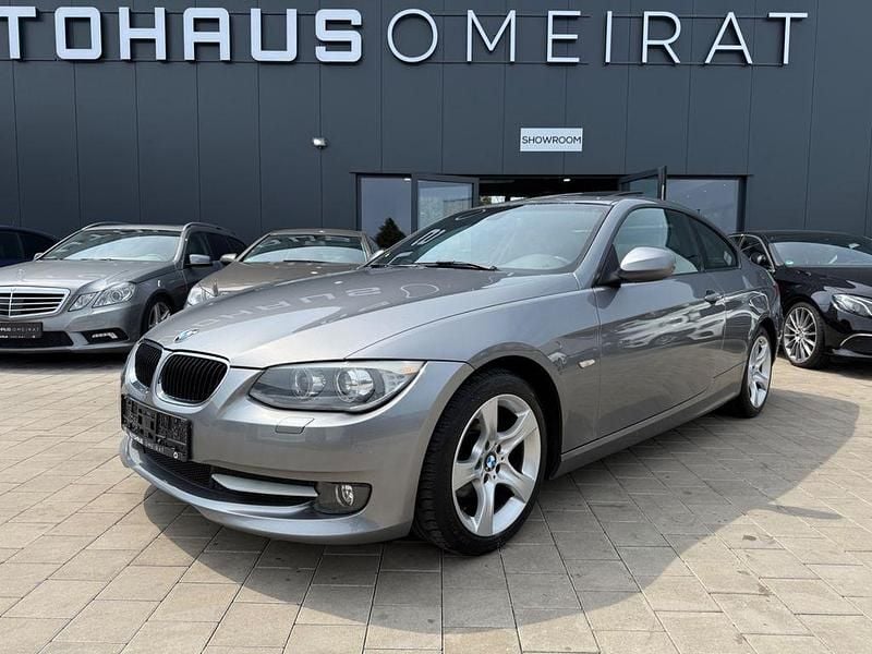 Grau Gebraucht 2011 BMW 320 Performance Coupé | 8.900 € (Fairer Preis) - Bild 1/4