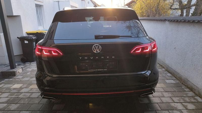 Schwarz Gebraucht 2018 VW Touareg Executive SUV | 32.000 € (Teuer) - Bild 1/4