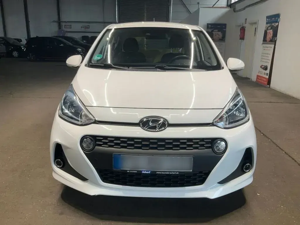 Gebraucht Hyundai i10 Style 87 PS (63 kW) 2017 Weiß Kleinwagen