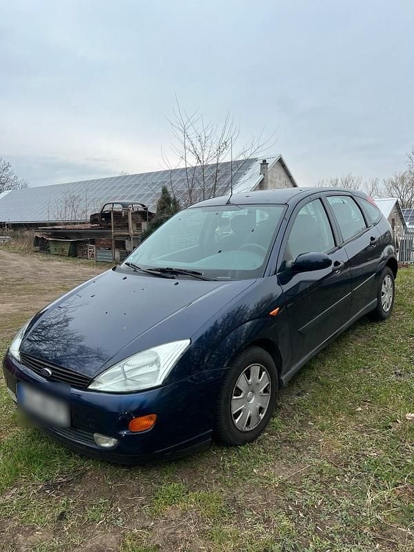 Usata Ford Focus 100 CV (73 kW) 2001 Blu Berlina