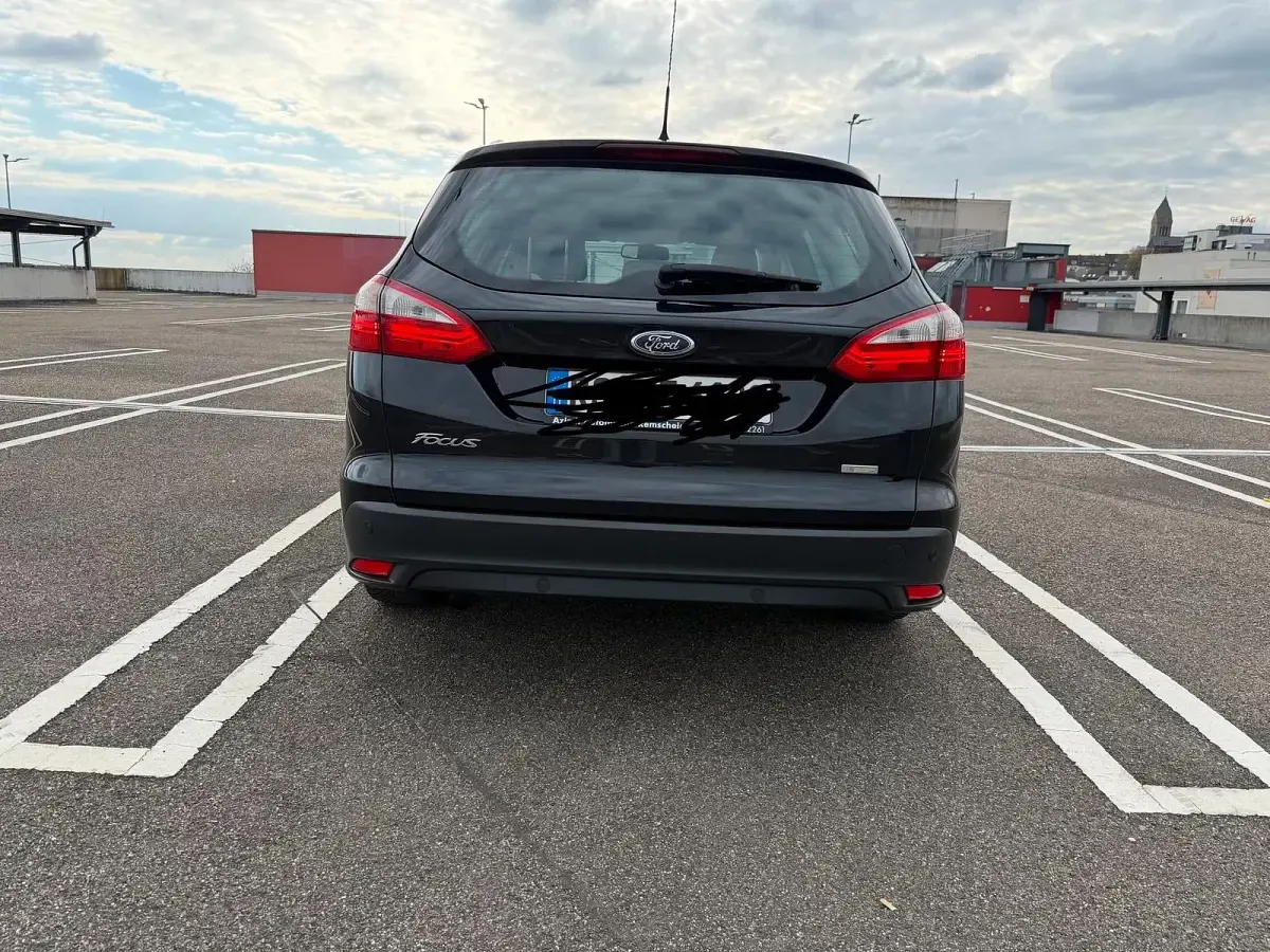 Second-hand Ford Focus 100 CP (73 kW) 2014 Negru Hatchback