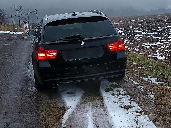 Gebraucht BMW 320 180 PS (132 kW) 2010 Schwarz Kombi