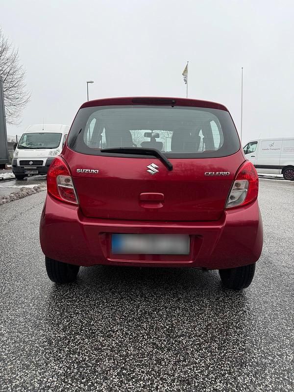 Gebraucht Suzuki Celerio 69 PS (50 kW) 2016 Rot Kleinwagen