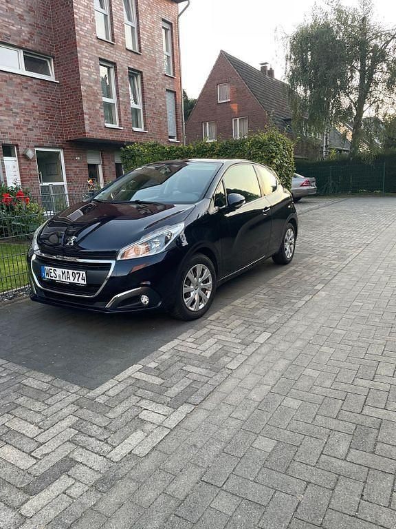 Blau Gebraucht 2015 Peugeot 208 Active Kleinwagen | 6.700 € (Fairer Preis) - Bild 1/4
