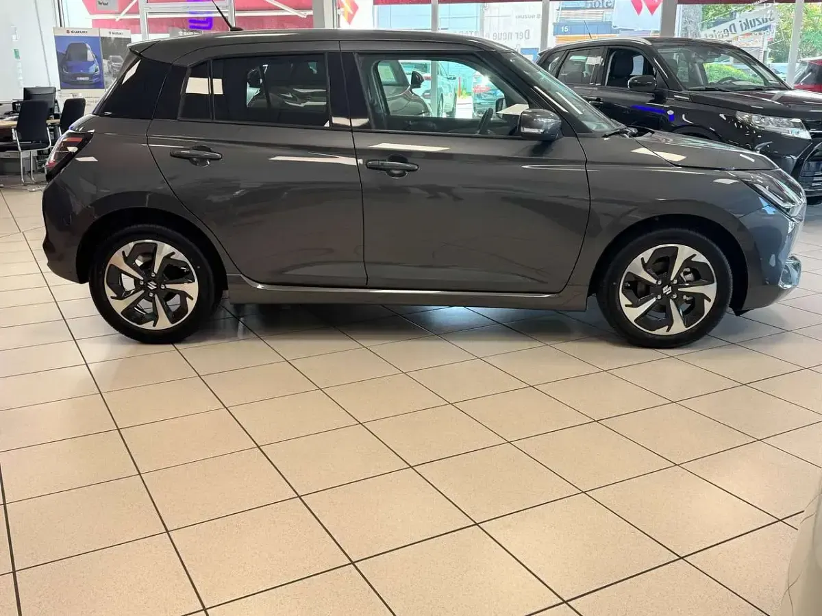 Neu Suzuki Swift Comfort+ 83 PS (61 kW) 2026 Mineral gray metallic Kleinwagen