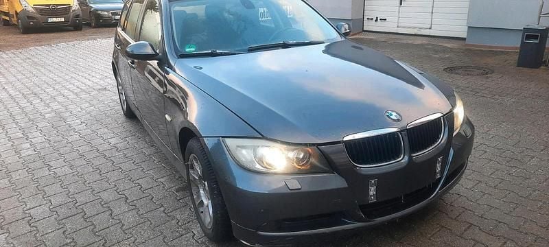 Grau Gebraucht 2008 BMW 320 Kombi | 3.250 € (Guter Preis) - Bild 1/4