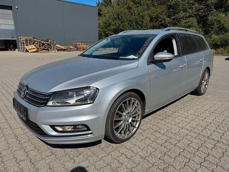 Silber Gebraucht 2013 VW Passat R-line Kombi | 5.800 € (Superpreis) - Bild 1/4