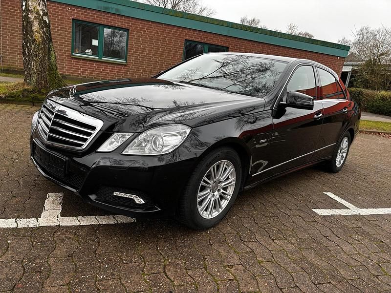 Schwarz Gebraucht 2009 Mercedes E350 Avantgarde Limousine | 7.500 € (Superpreis) - Bild 1/4
