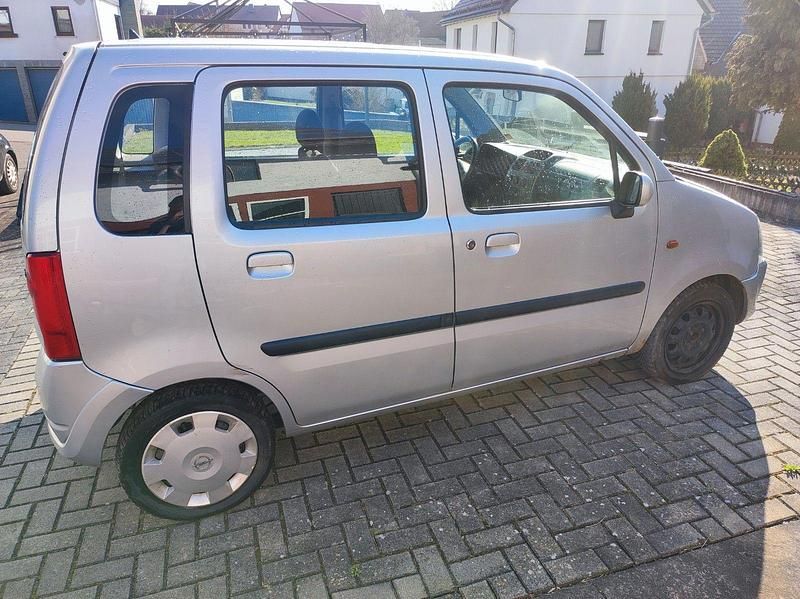 Gebraucht Opel Agila 75 PS (55 kW) 2004 Silber Van / Kleinbus