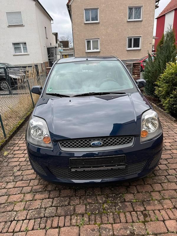 Gebraucht Ford Fiesta 80 PS (58 kW) 2008 Blau Kleinwagen