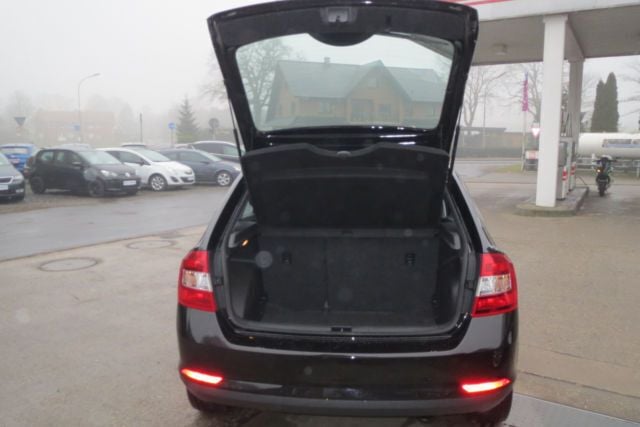 Gebraucht Skoda Rapid Ambition 90 PS (66 kW) 2014 Schwarz metallic Kombi