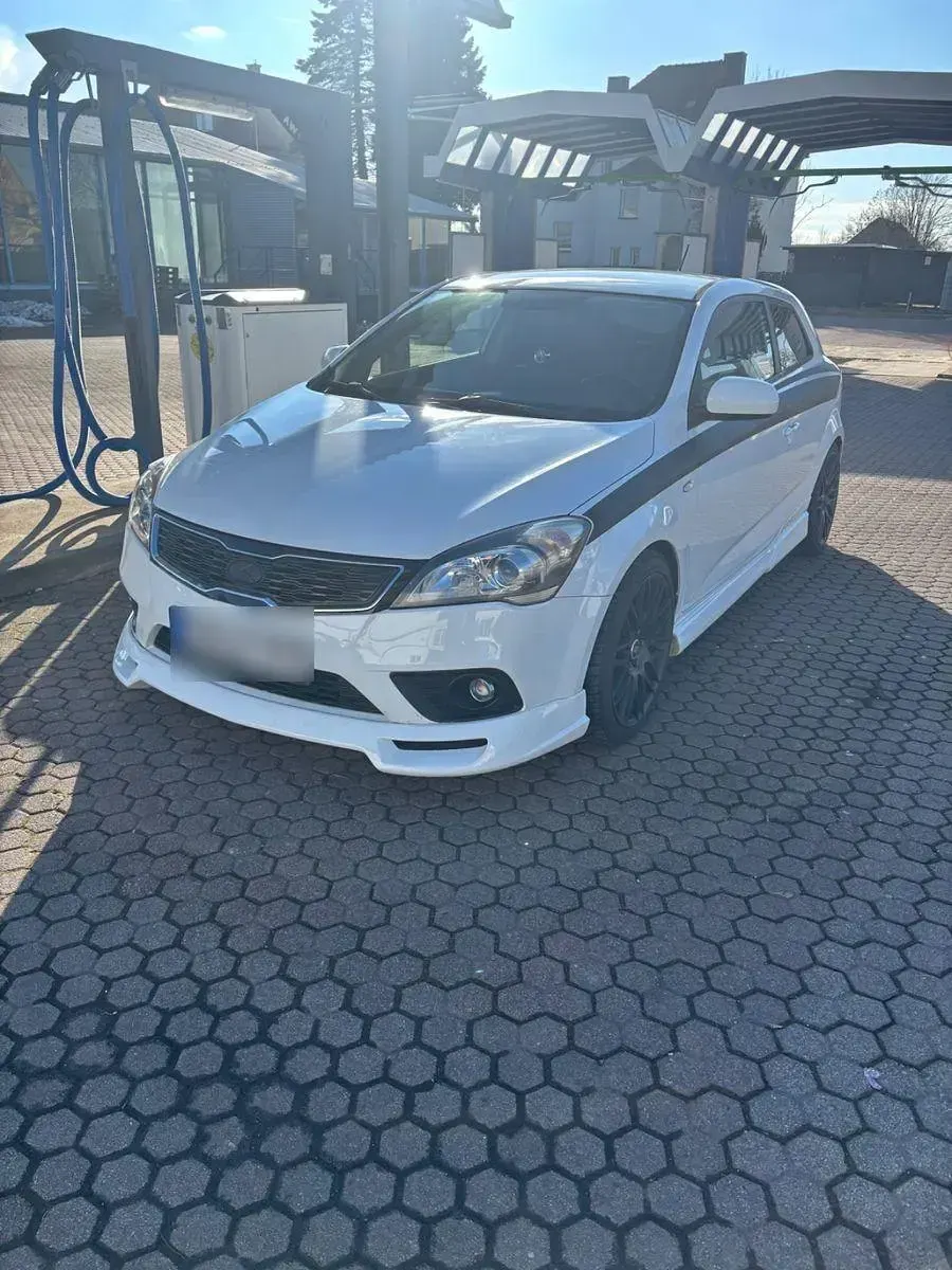 Gebraucht Kia ProCeed 125 PS (91 kW) 2010 Weiß Kleinwagen