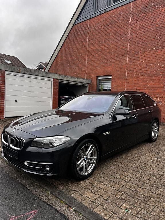 Grau Gebraucht 2017 BMW 525 Kombi | 16.700 € (Fairer Preis) - Bild 1/4