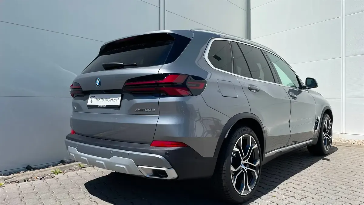 Neu BMW X5 Comfort Edition 490 PS (360 kW) 2026 Skyscraper grau metallic SUV