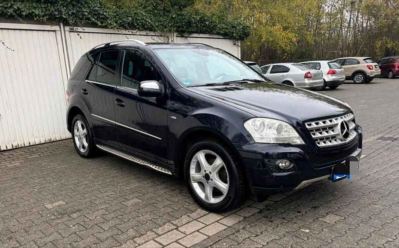 Gebraucht Mercedes ML300 204 PS (150 kW) 2010 Blau SUV