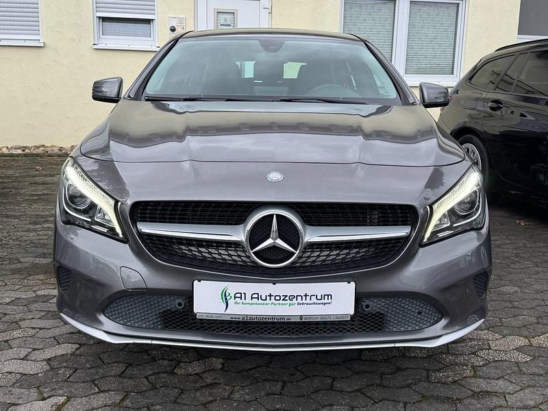 Gebraucht Mercedes CLA200 Shooting Brake 156 PS (114 kW) 2017 Grau Kombi