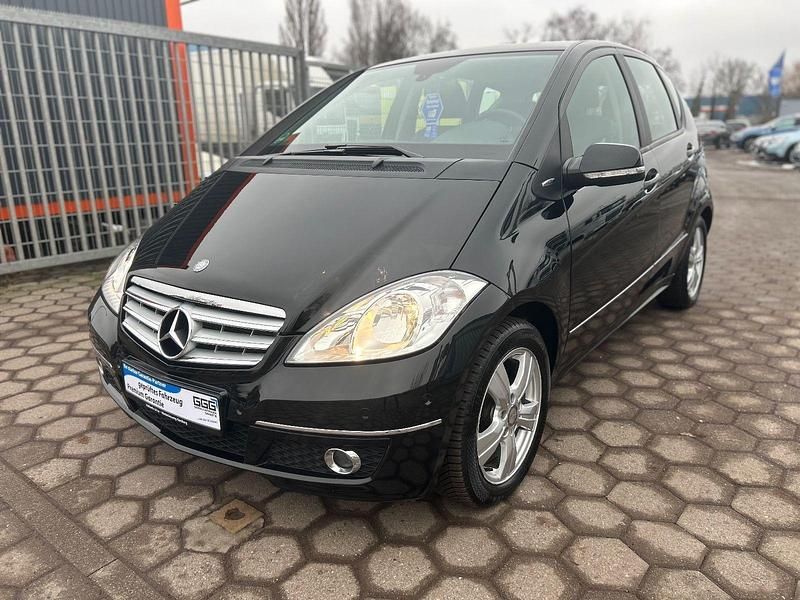Schwarz Gebraucht 2011 Mercedes A160 Avantgarde Kleinwagen | 7.950 € (Etwas zu teuer) - Bild 1/4