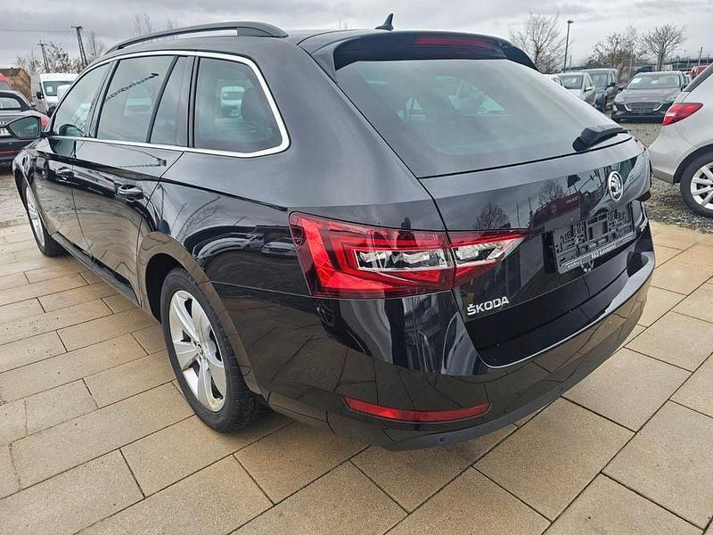 Gebraucht Skoda Superb Ambition 150 PS (110 kW) 2016 Schwarzmagic perleffekt Kombi