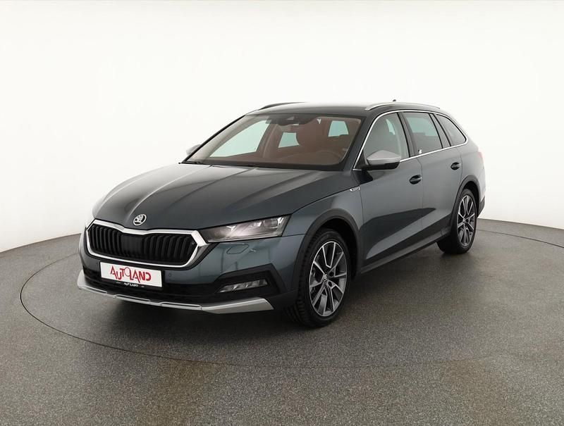 Quarzgrau metallic (metallic) Gebraucht 2021 Skoda Octavia Scout Kombi | 31.950 € (Etwas zu teuer) - Bild 1/4