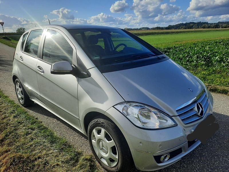 Silber Gebraucht 2010 Mercedes A180 Limousine | 3.800 € (Fairer Preis) - Bild 1/4