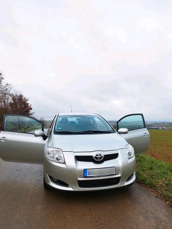 Gebraucht Toyota Auris 124 PS (91 kW) 2007 Silber Kleinwagen