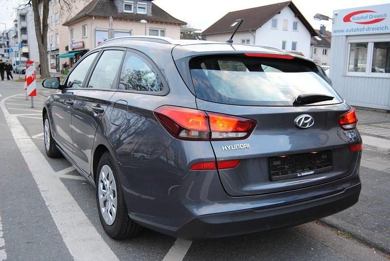 Gebraucht Hyundai i30 101 PS (74 kW) 2018 Grau Kombi