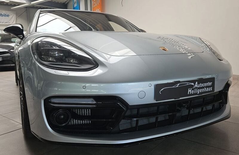 Silber Gebraucht 2017 Porsche Panamera Turbo Sport Limousine | 60.980 € (Fairer Preis) - Bild 1/4