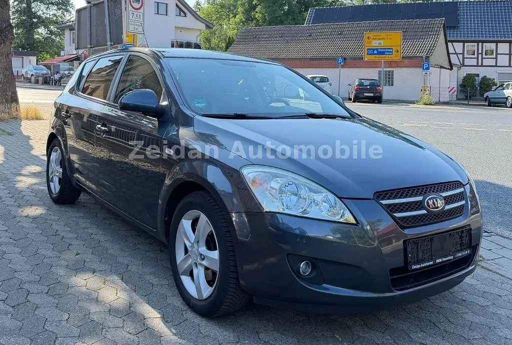 Gebraucht Kia Ceed 109 PS (80 kW) 2009 Grau Kleinwagen