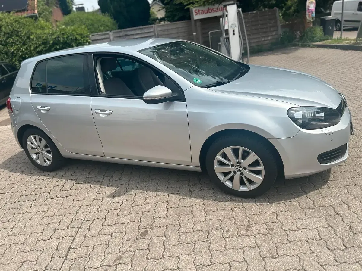 Gebraucht VW Golf VI 82 PS (60 kW) 2011 Silber Kleinwagen