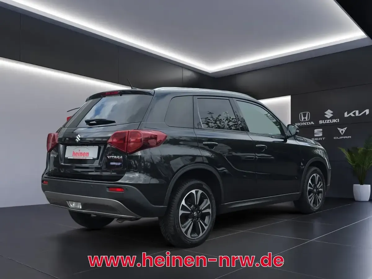 Gebraucht Suzuki Vitara Comfort+ 140 PS (102 kW) 2021 Cosmic black pearl SUV