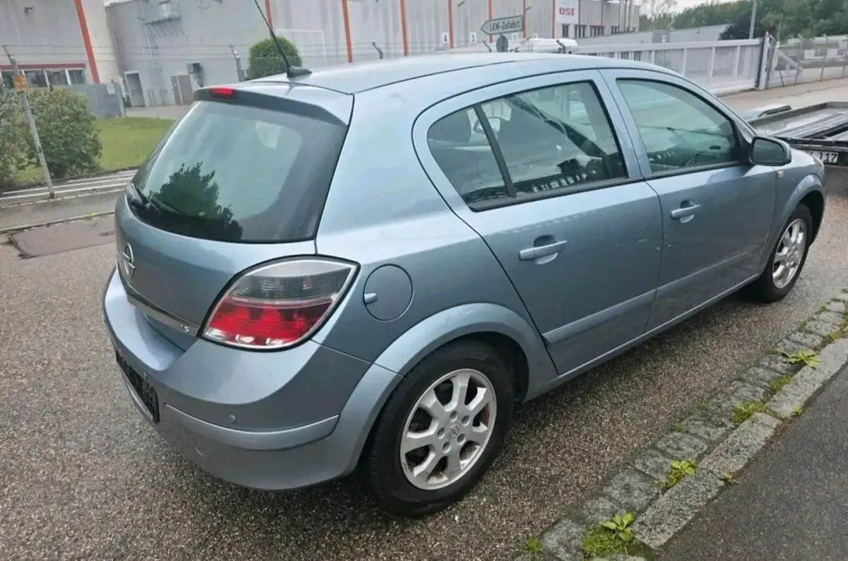 Gebraucht Opel Astra 116 PS (85 kW) 2007 Silber Kleinwagen