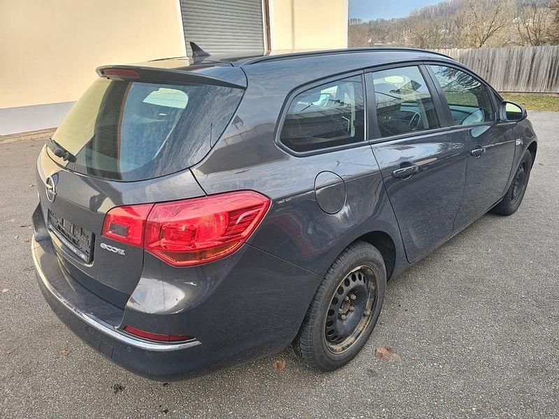 Gebraucht Opel Astra Edition 110 PS (80 kW) 2013 Grau Kombi