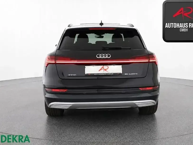 Gebraucht Audi e-tron S-Line 300 kW (408 PS) 2023 Schwarz SUV