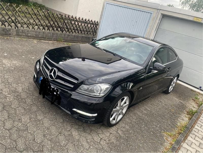Schwarz Gebraucht 2012 Mercedes C220 Style Coupé | 7.450 € (Fairer Preis) - Bild 1/4