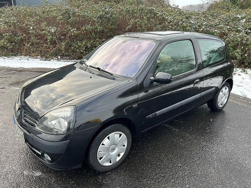 Schwarz Gebraucht 2004 Renault Clio II Authentique Limousine | 1.150 € (Teuer) - Bild 1/4