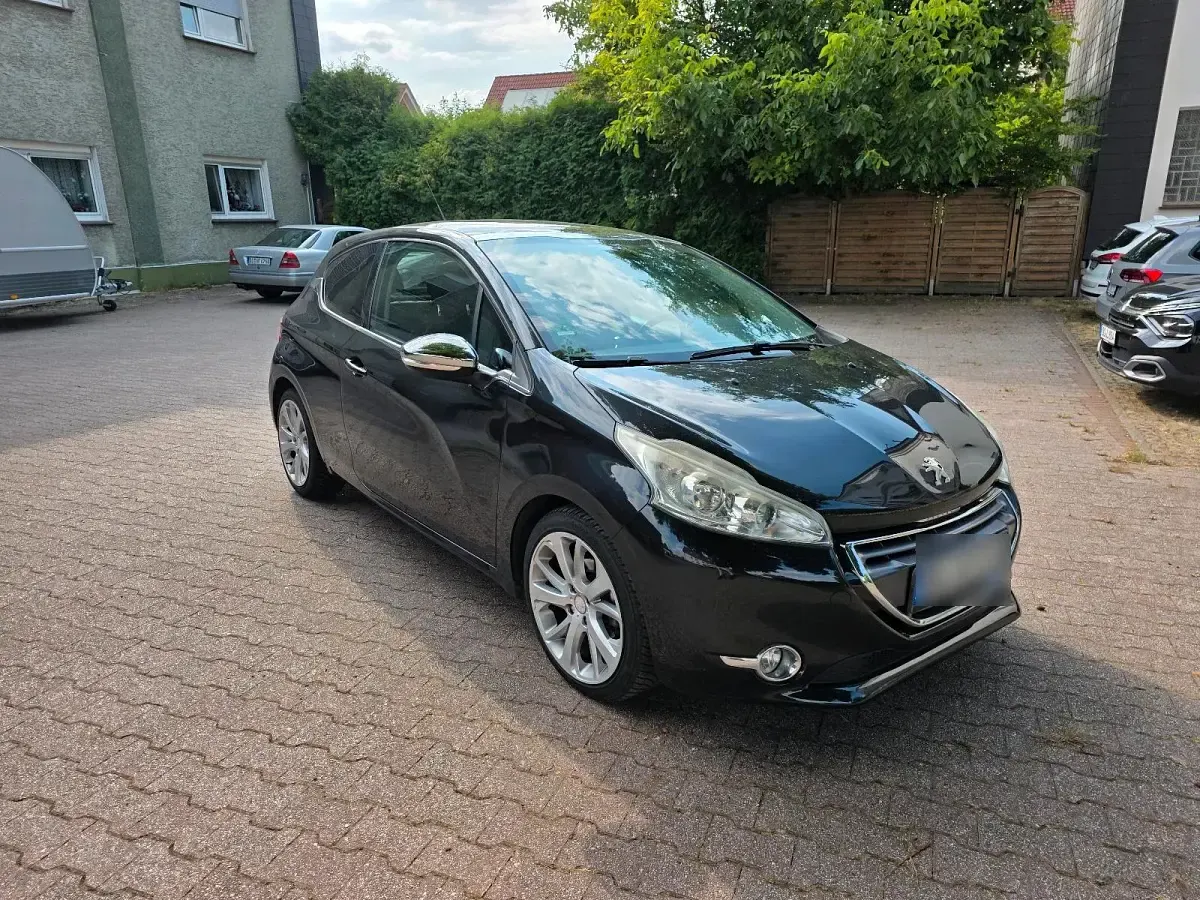 Gebraucht Peugeot 208 Allure 120 PS (88 kW) 2012 Schwarz Kleinwagen