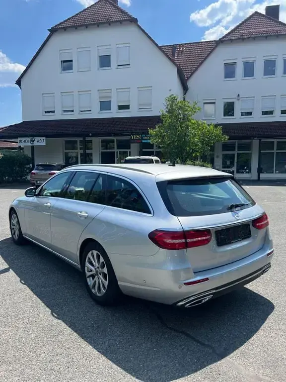 Gebraucht Mercedes E220 194 PS (142 kW) 2018 Silber Limousine