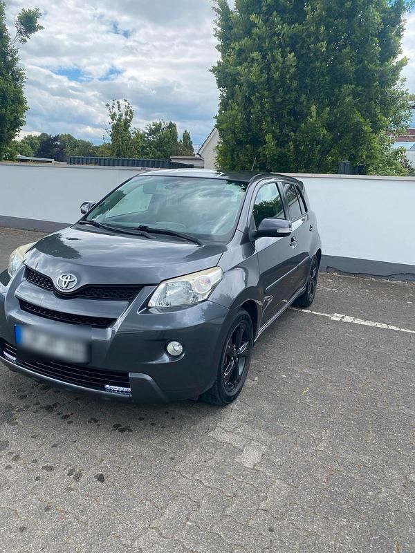 Grau Gebraucht 2009 Toyota Urban Cruiser SUV | 3.990 € - Bild 1/3