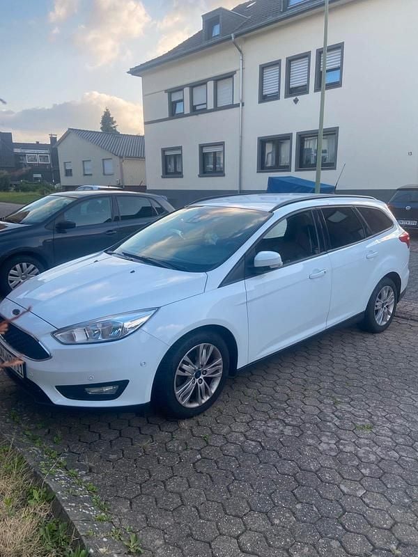 Usata Ford Focus 125 CV (91 kW) 2015 Bianco Station wagon